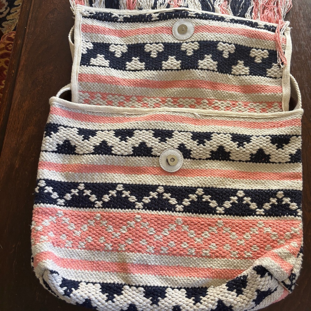 LOVESTITCH TAPESTRY MESSENGER BAG-NWOT - Picture 8 of 11
